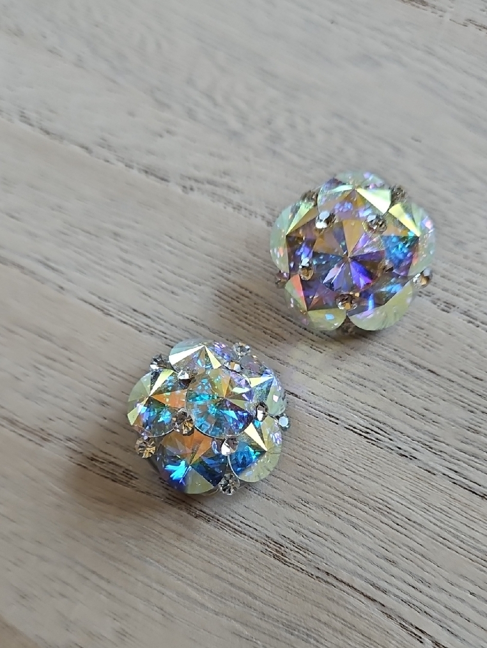 Iridescent Aurora Borealis acrylic and Crystal Clip-On Earrings 80s Lightweght - Picture 1 of 5